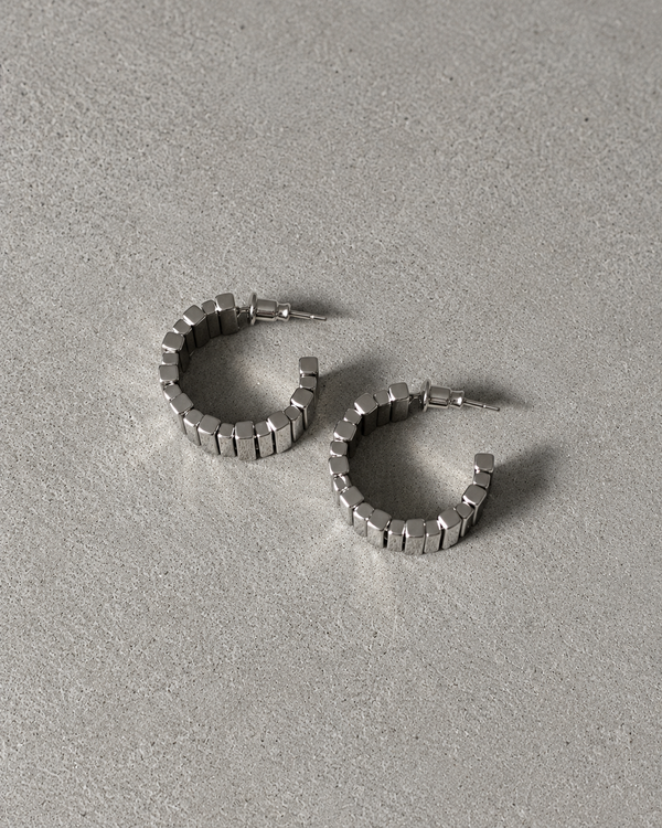 ステップメタルピアス