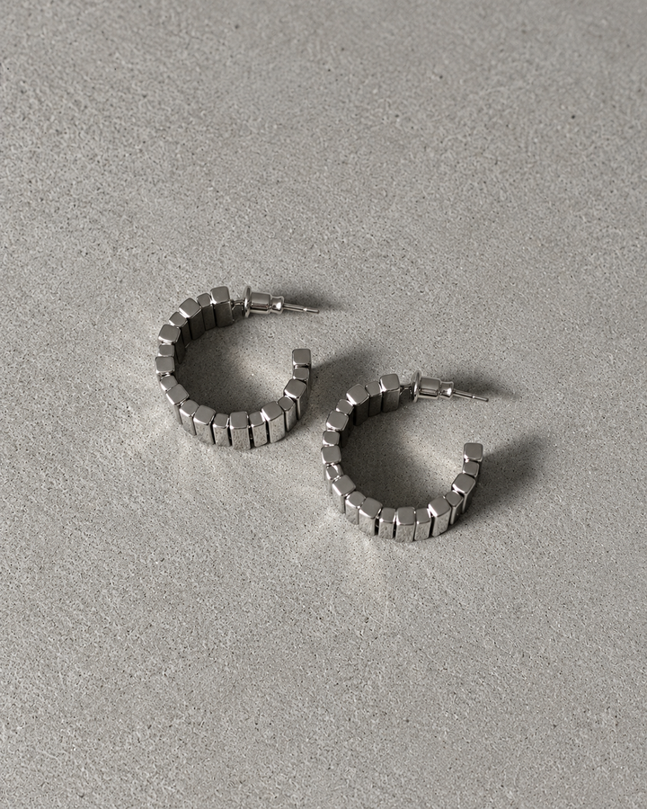 ステップメタルピアス