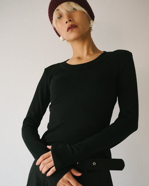 レイヤードネックトップス