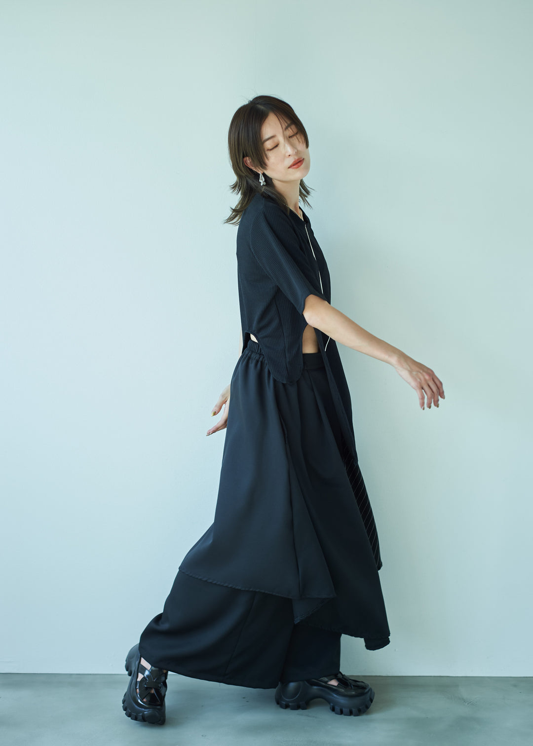 アシンメトリーラウンドカットトップス