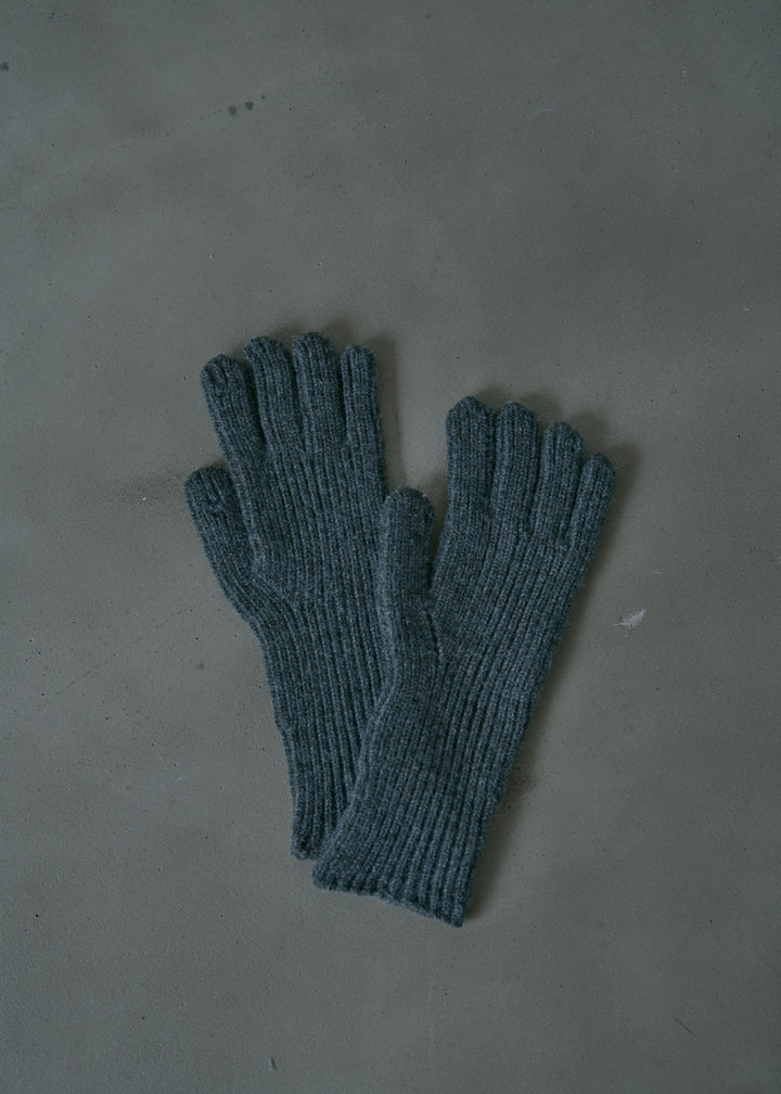 フィンガーホール手袋