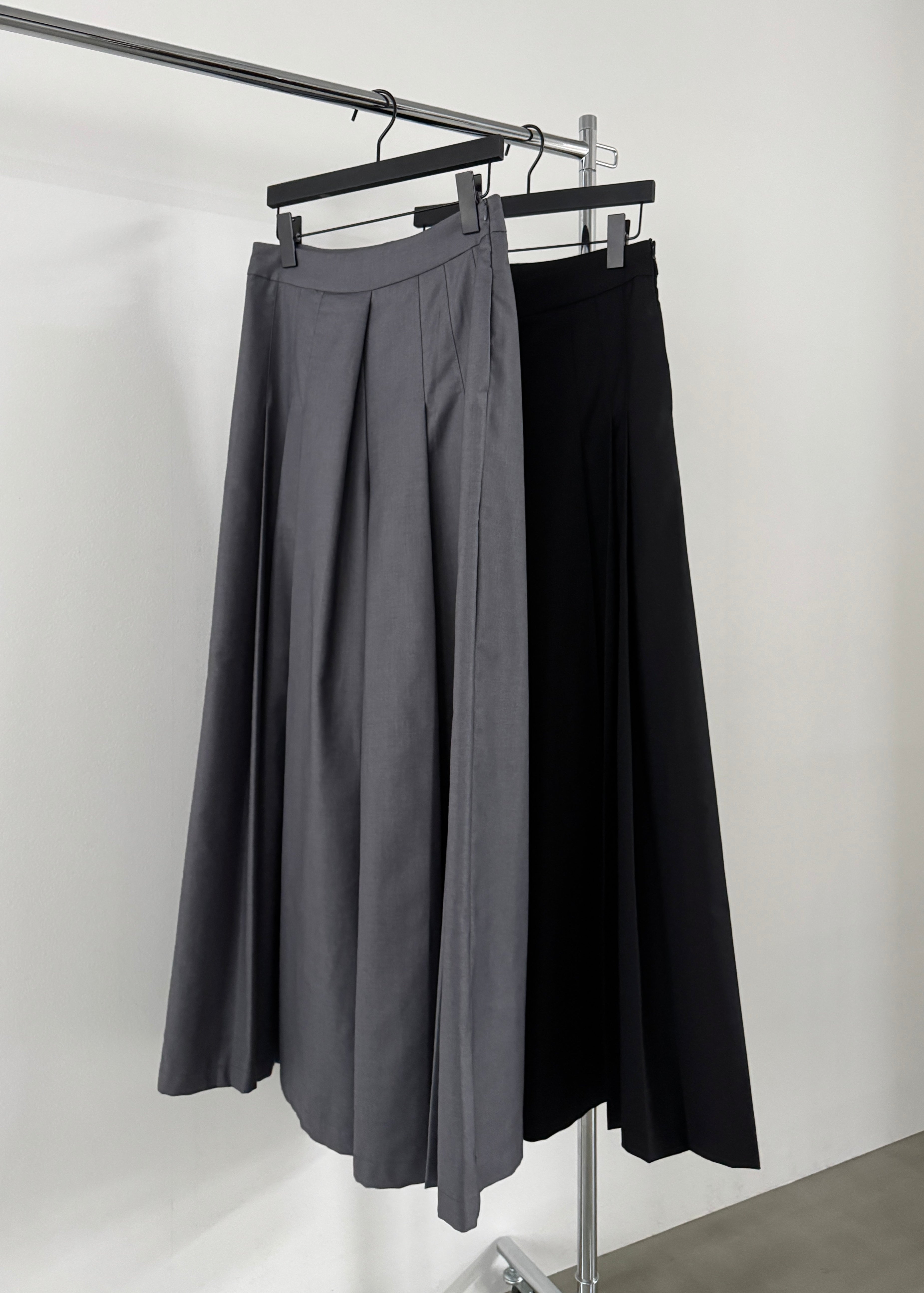 【24SS NEW】FENDI_women / モヘア プリーツフロントパンツ フロントプリーツパンツ – SH_KI