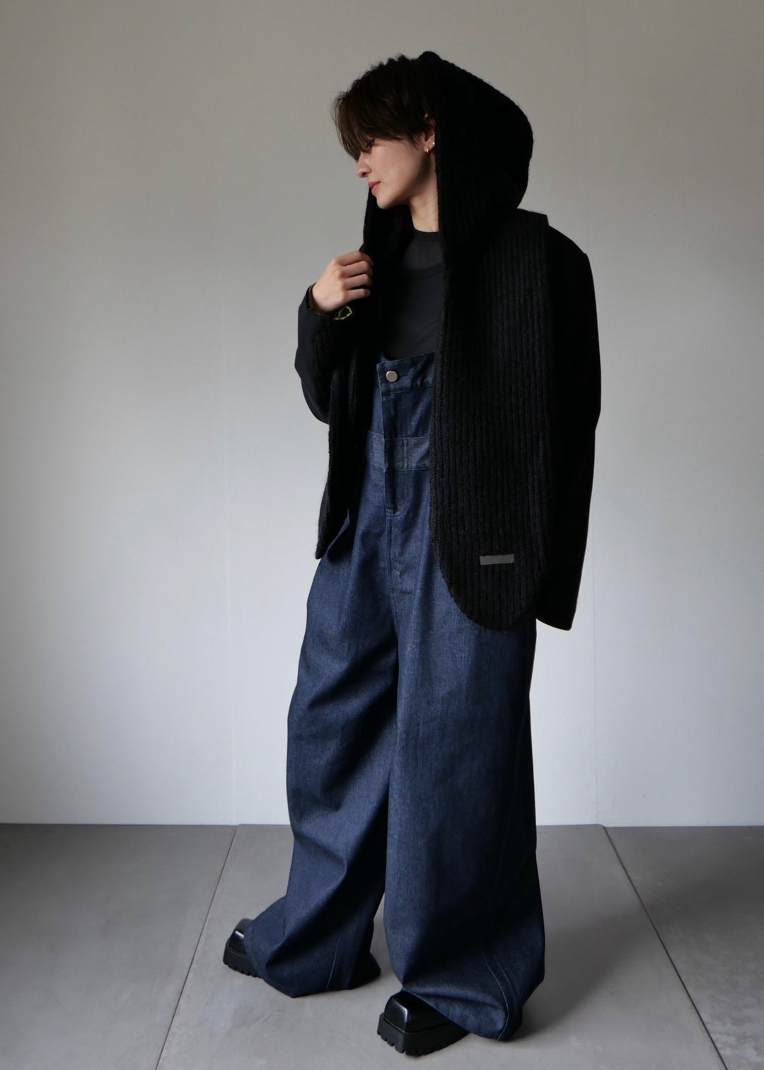 フードマフラー付きショートジャケット-BLACK-