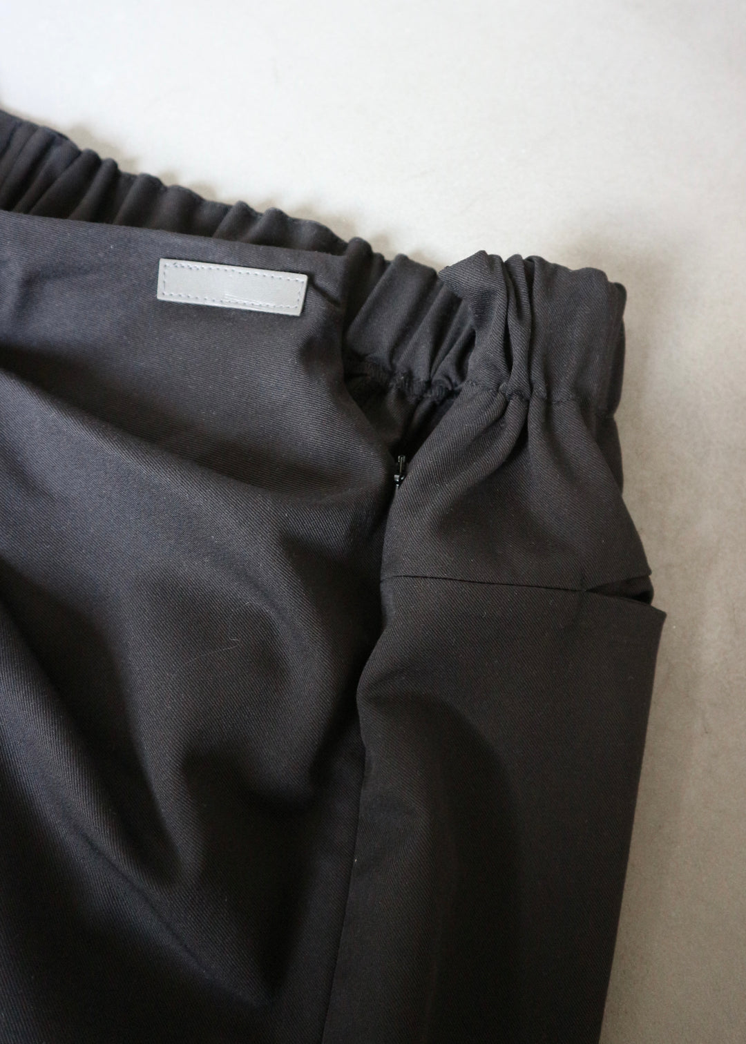 ドレープスラックスパンツ-BLACK-