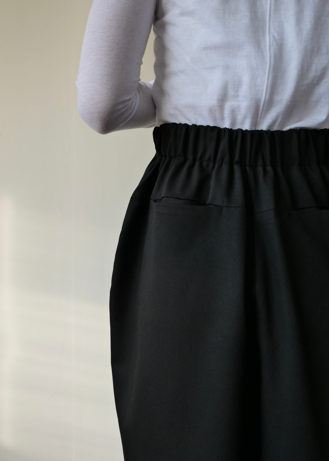 ドレープスラックスパンツ-BLACK-