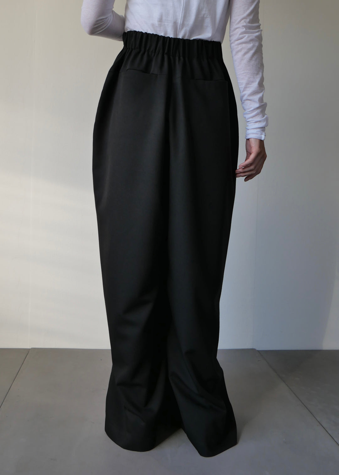 ドレープスラックスパンツ-BLACK-