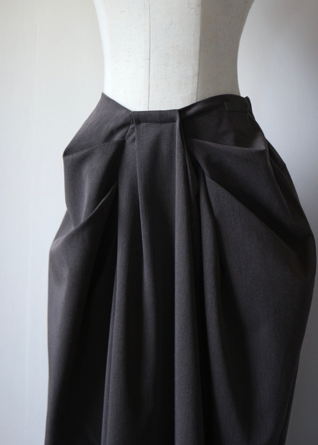 ドレープスラックスパンツ-GREY-