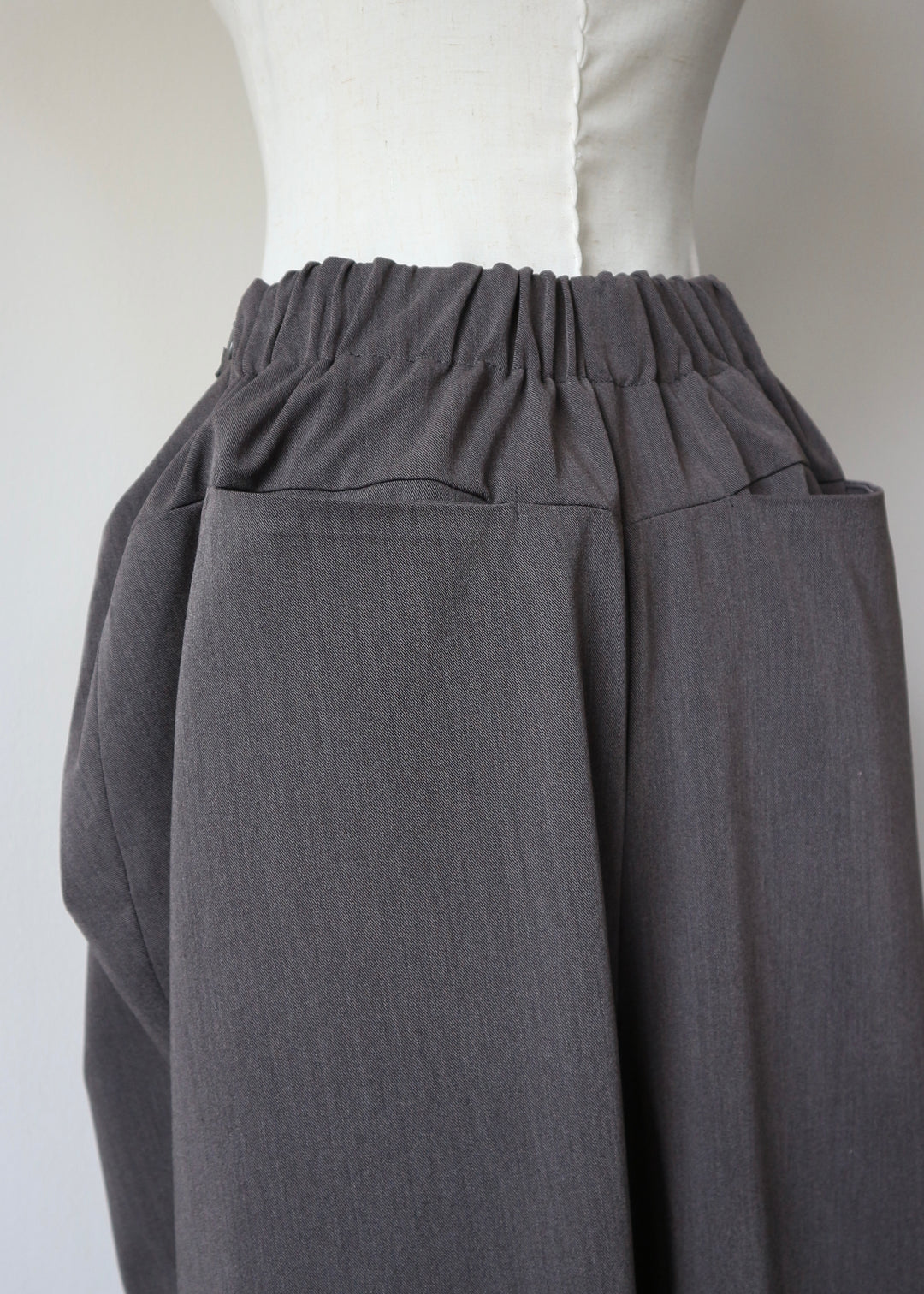 ドレープスラックスパンツ-GREY-
