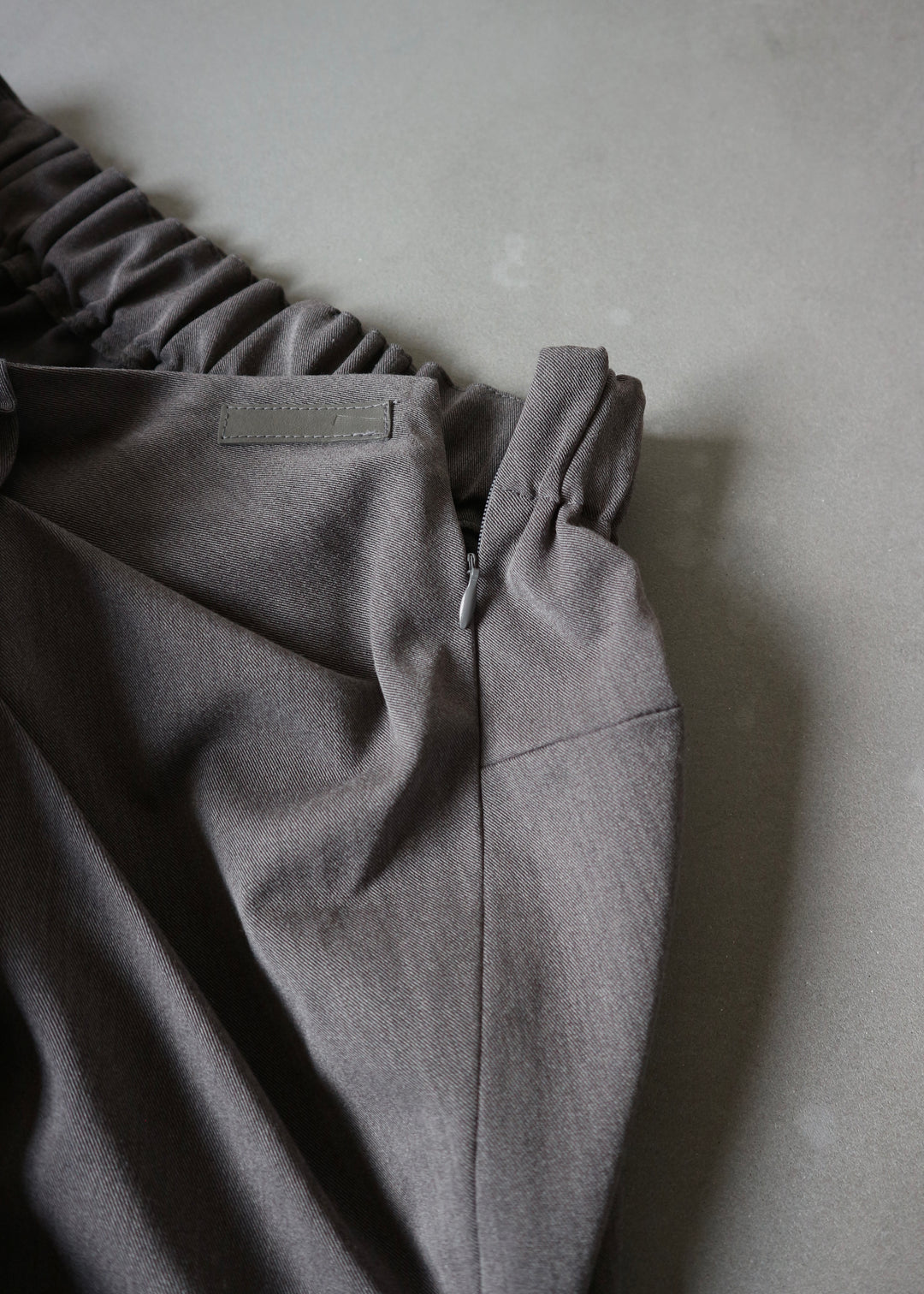 ドレープスラックスパンツ-GREY-