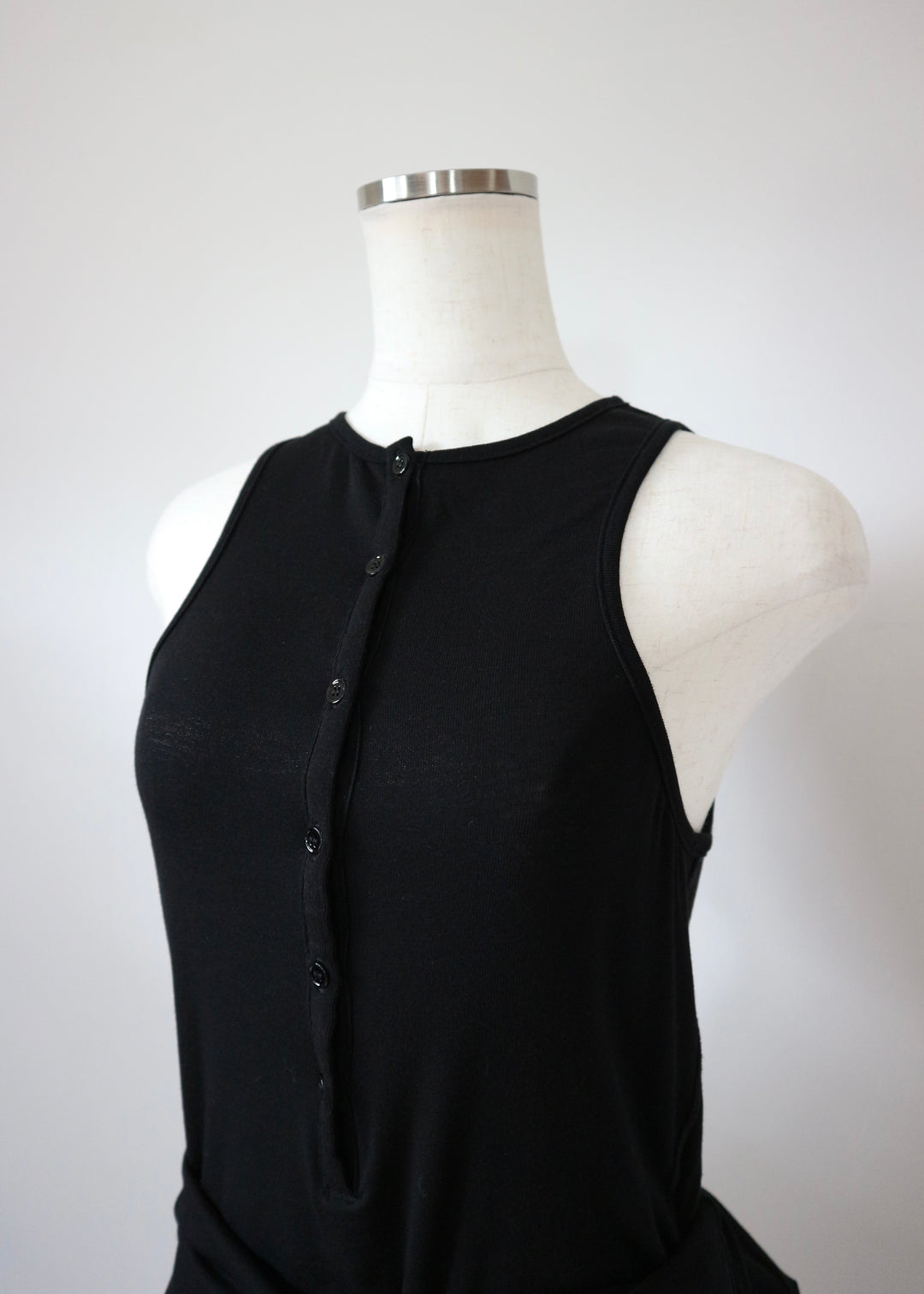 ヘンリーネックレイヤードトップス