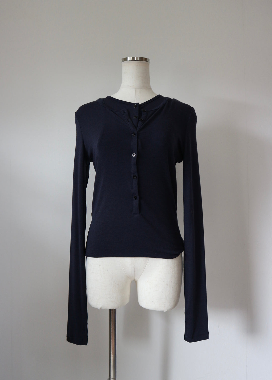 ヘンリーネックレイヤードトップス