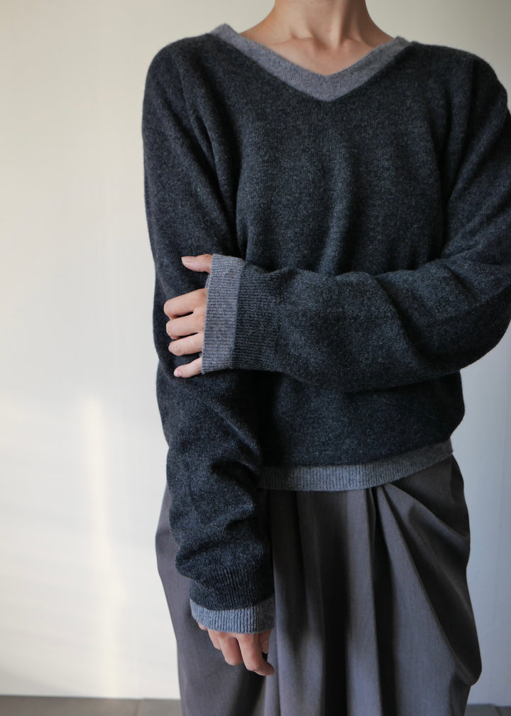 ベーシックVネックニットトップス