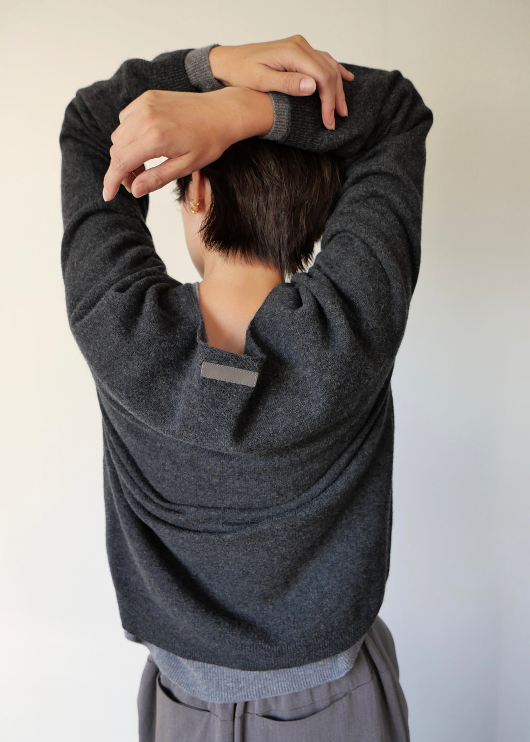 ベーシックVネックニットトップス