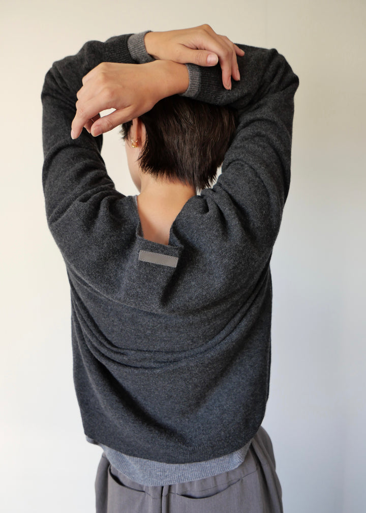 ベーシックVネックニットトップス