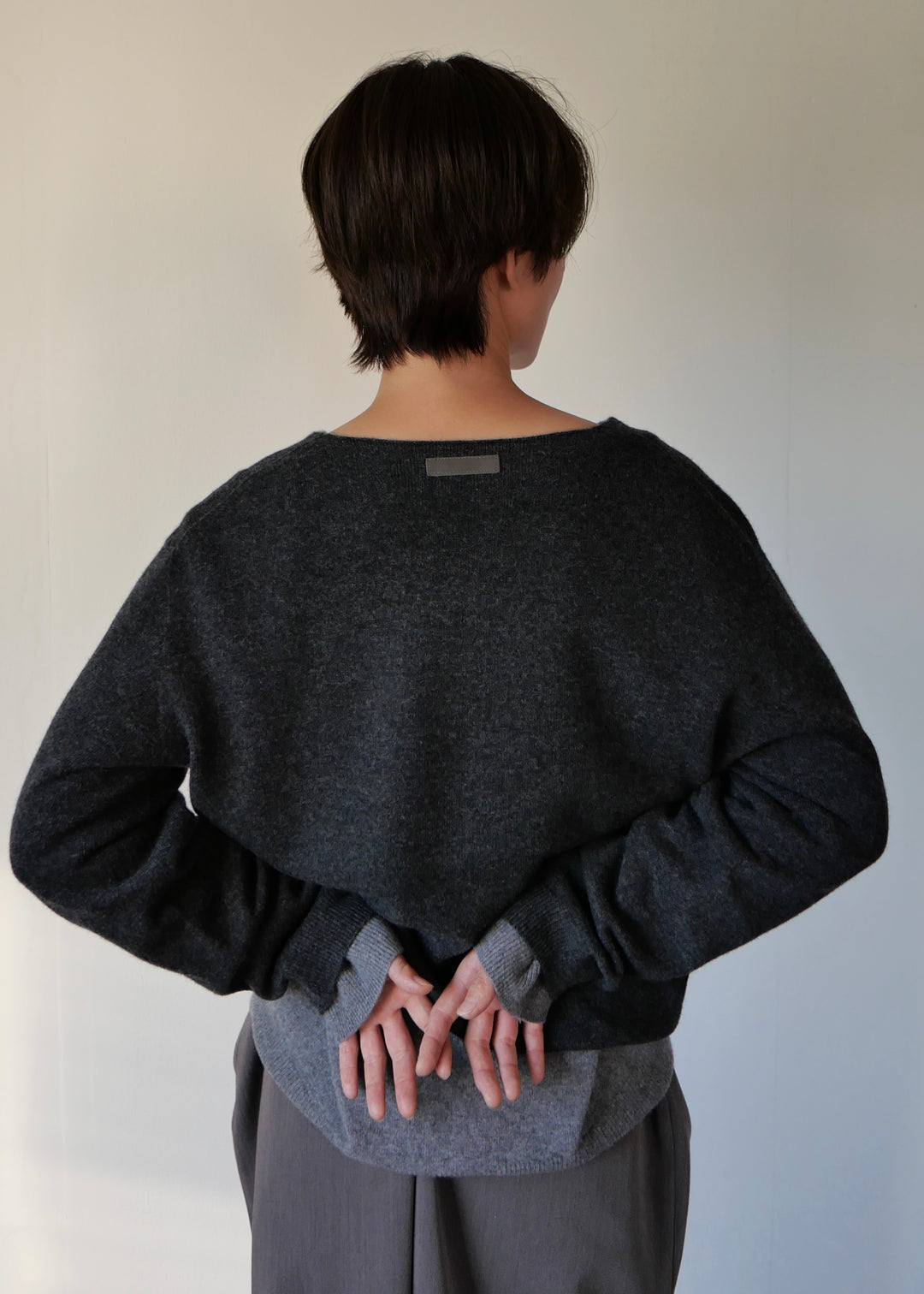 ベーシックVネックニットトップス