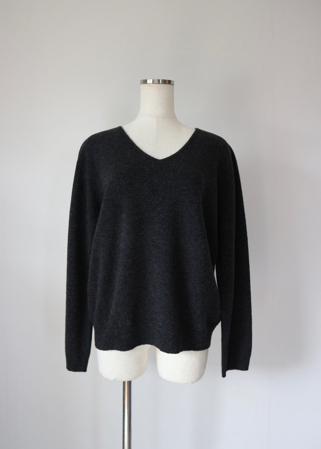 ベーシックVネックニットトップス