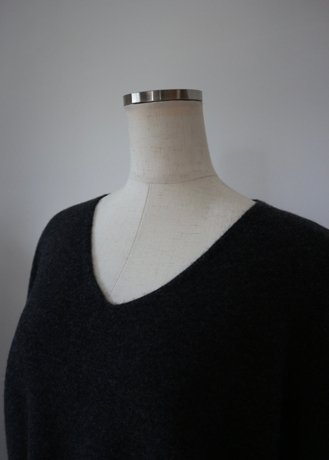 ベーシックVネックニットトップス