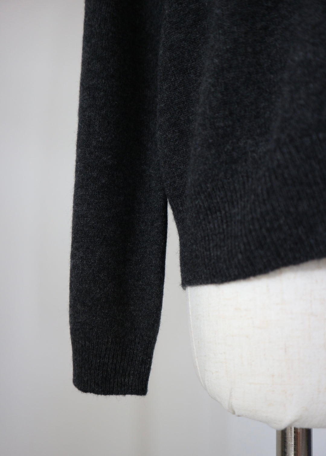 ベーシックVネックニットトップス