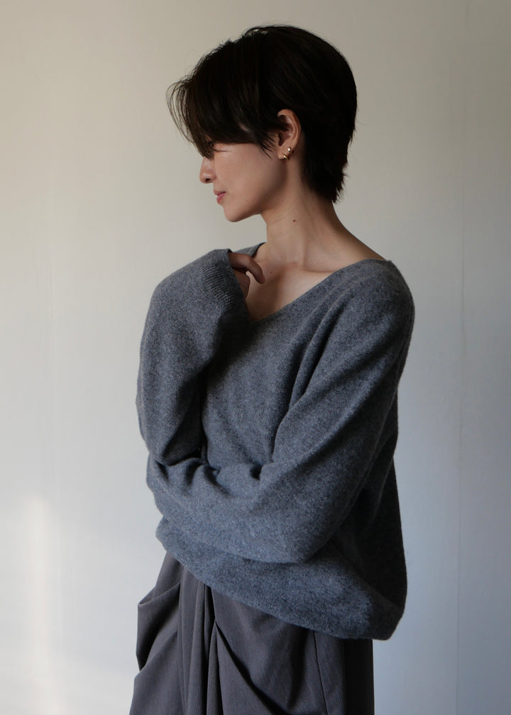 ベーシックVネックニットトップス