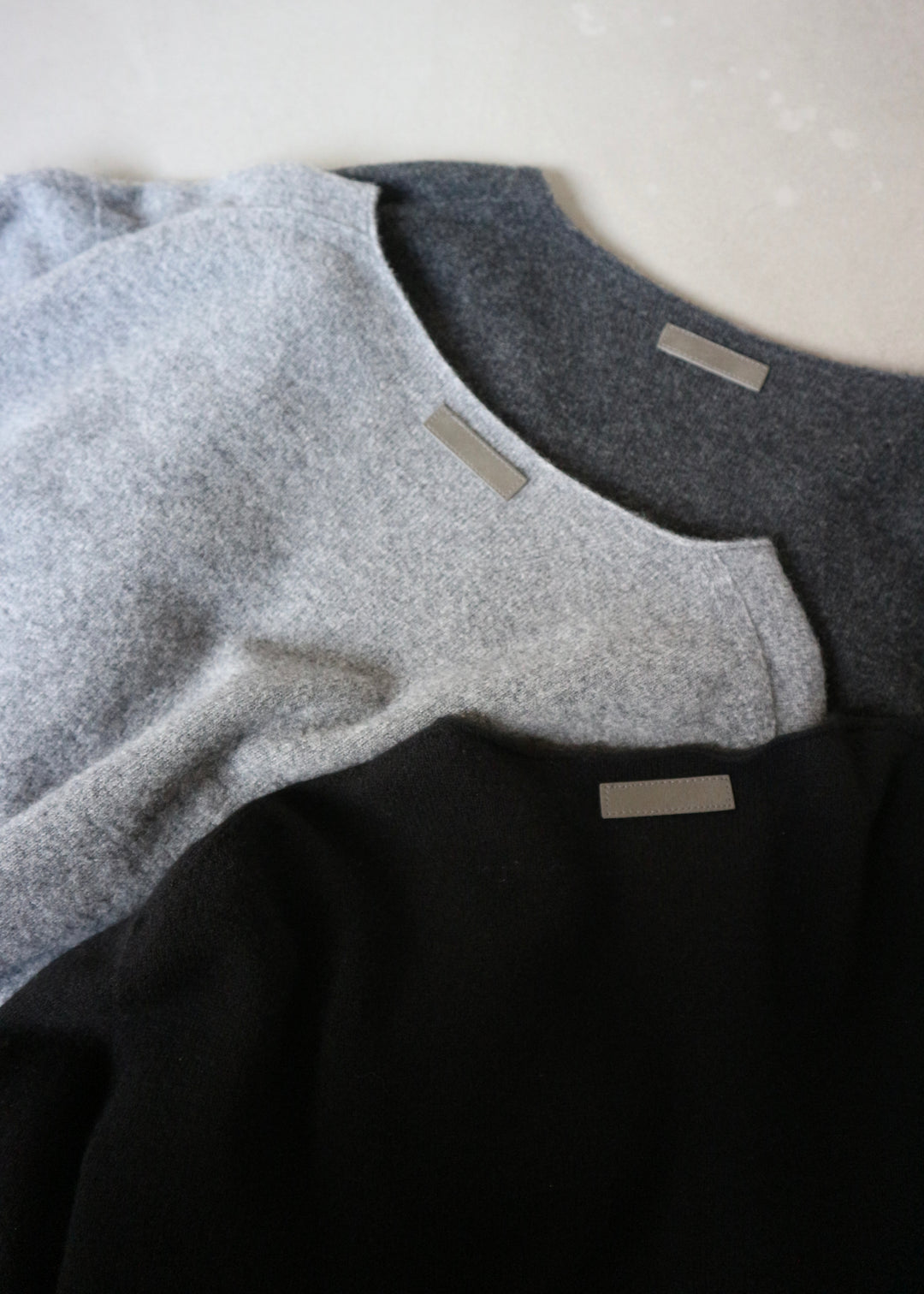 ベーシックVネックニットトップス