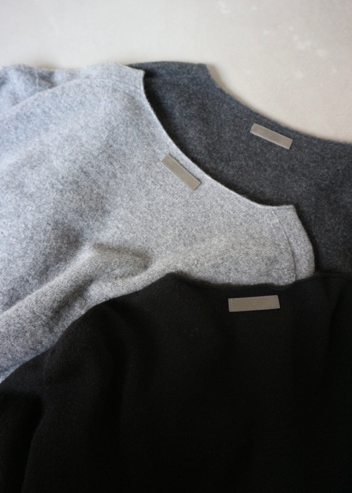 ベーシックVネックニットトップス