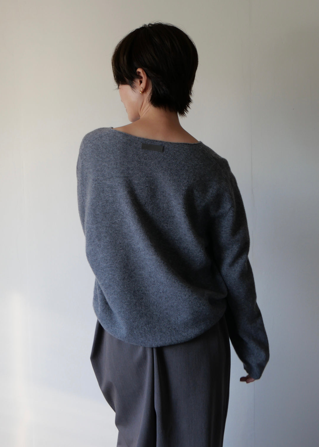 ベーシックVネックニットトップス