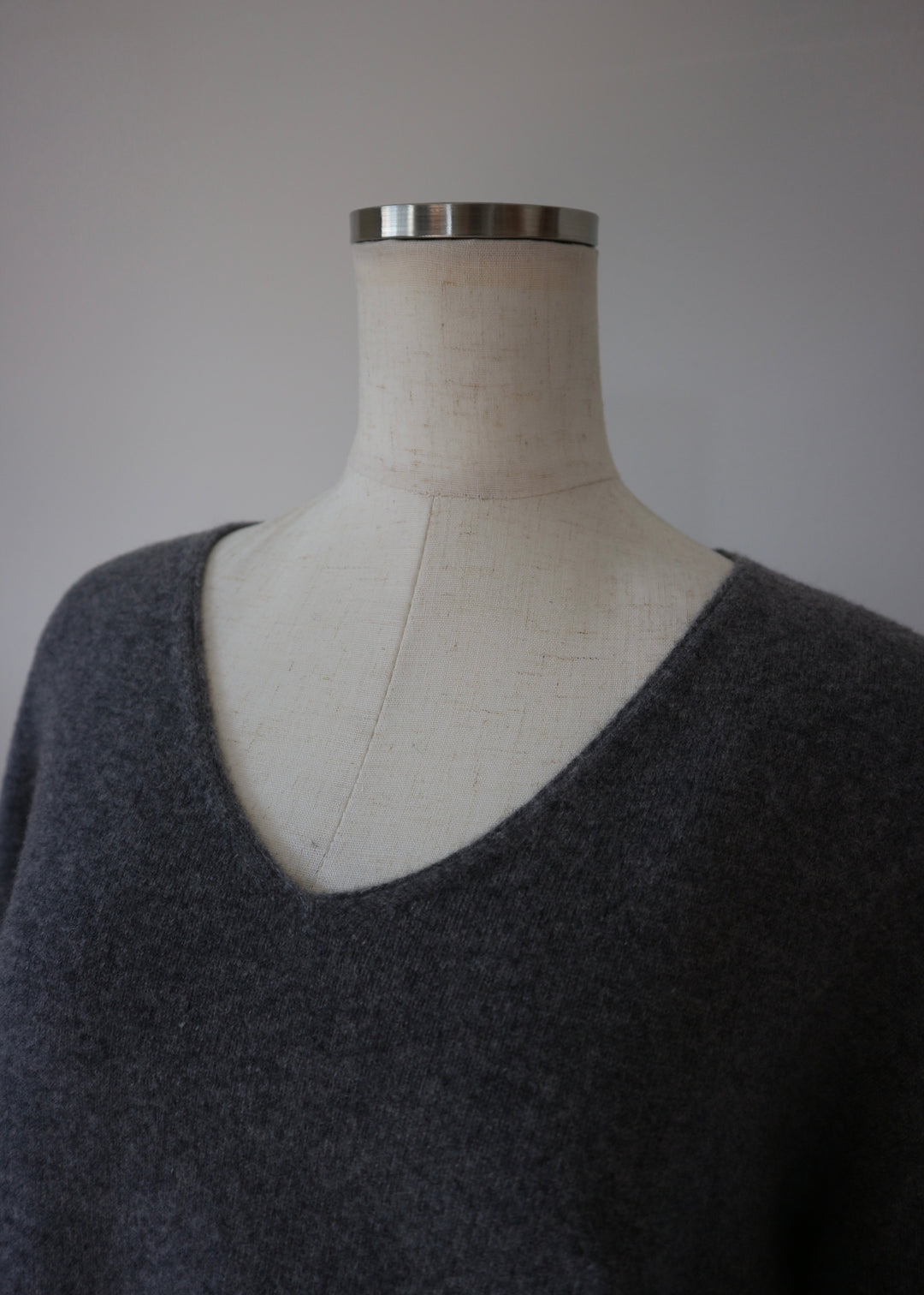 ベーシックVネックニットトップス