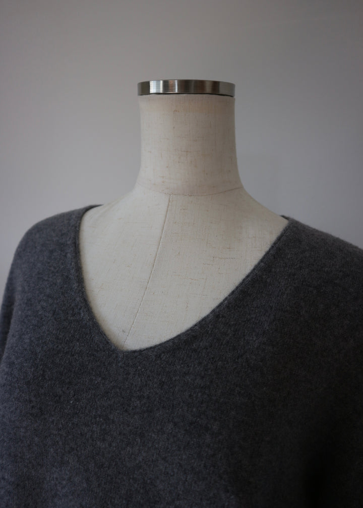 ベーシックVネックニットトップス