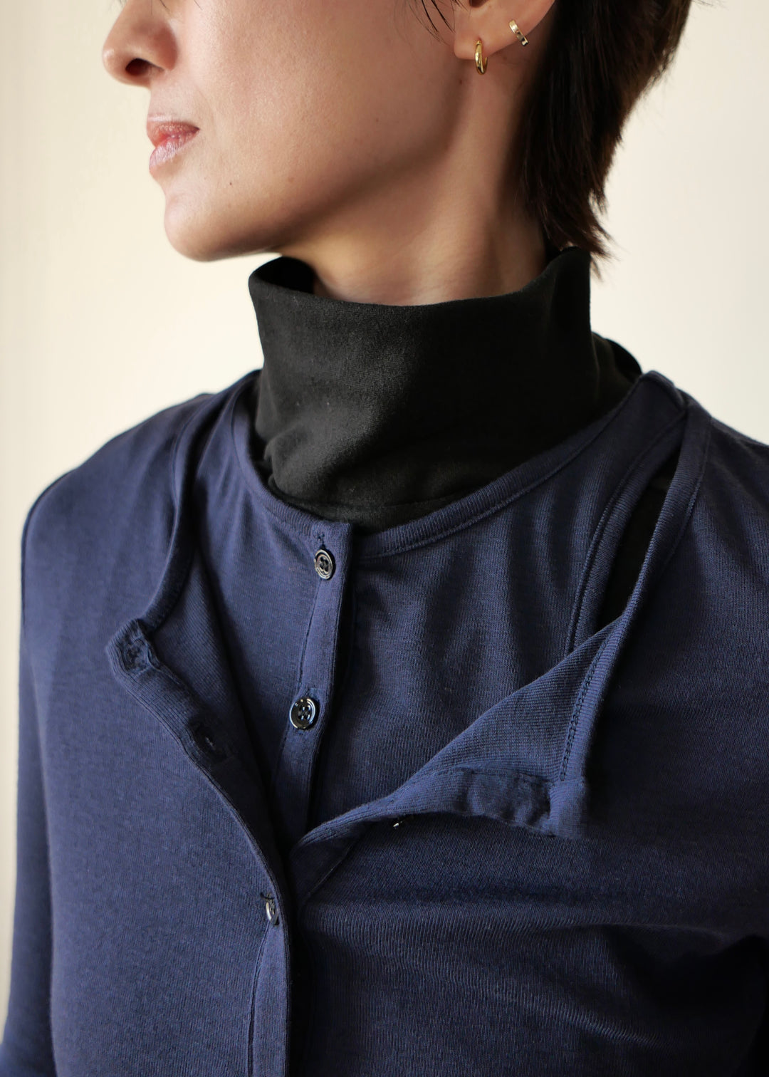 レイヤードハイネックカラー