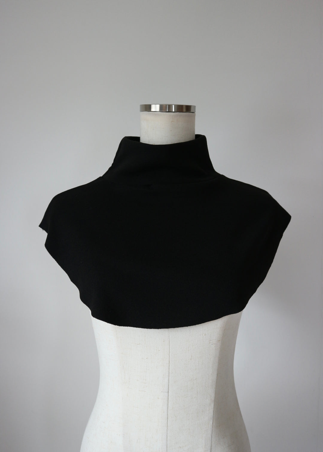 レイヤードハイネックカラー