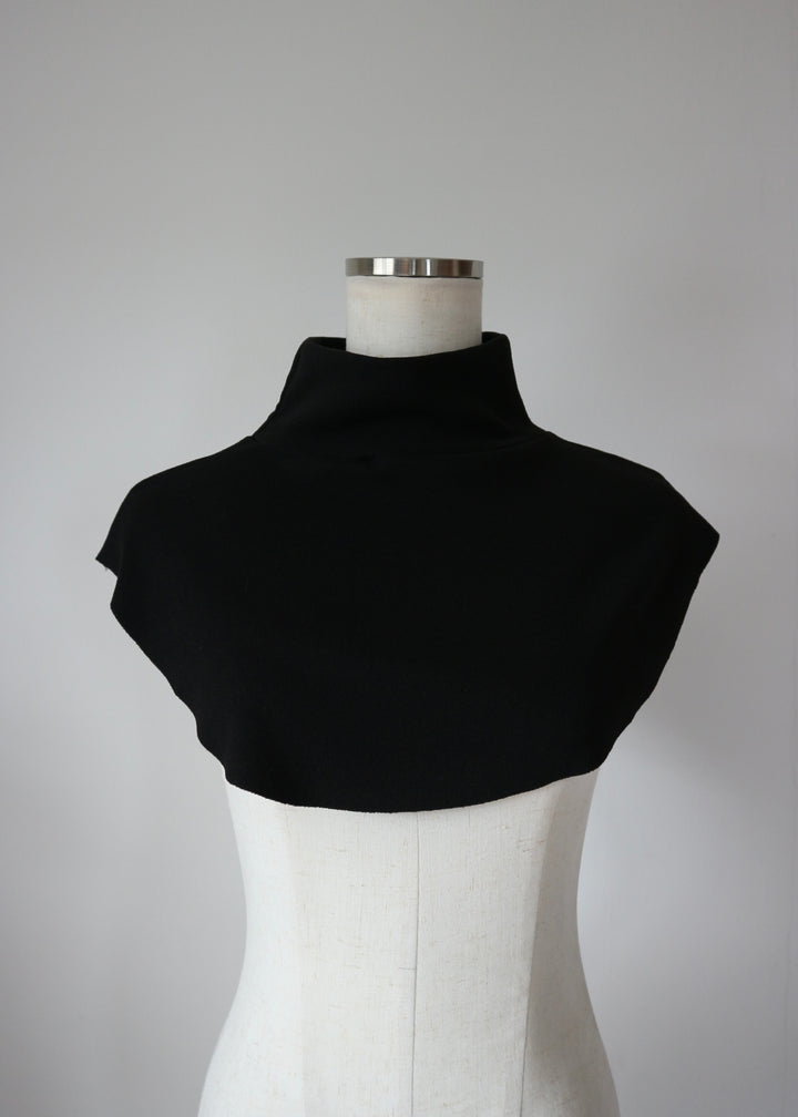 レイヤードハイネックカラー