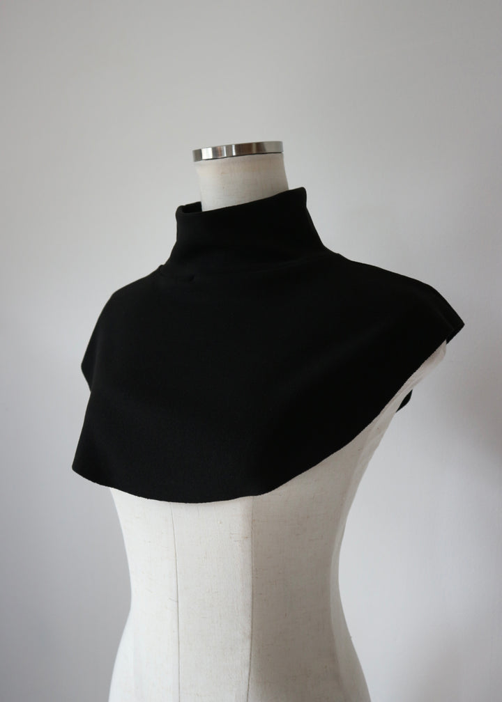 レイヤードハイネックカラー