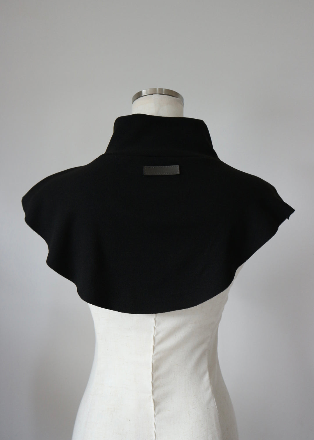 レイヤードハイネックカラー