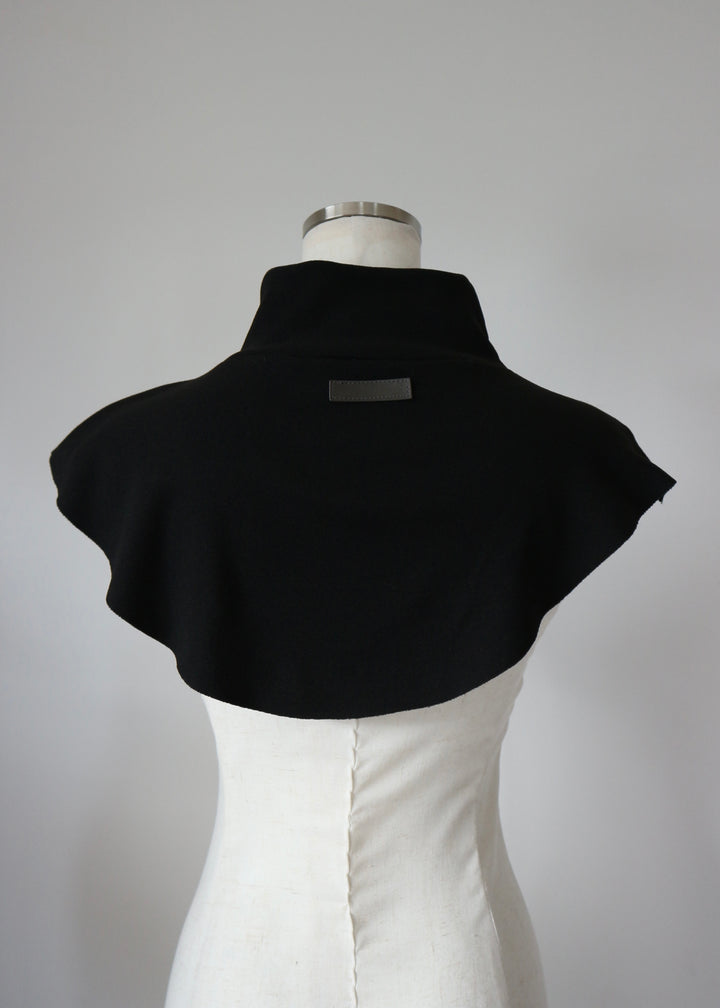 レイヤードハイネックカラー