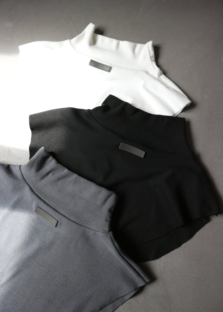 レイヤードハイネックカラー