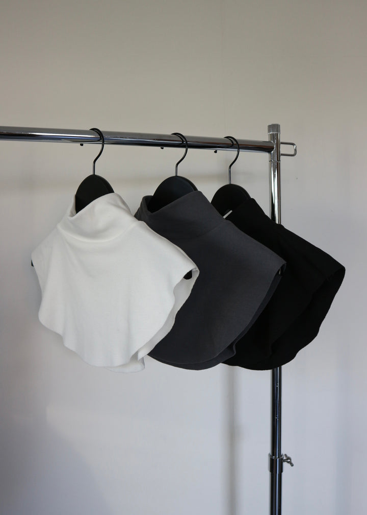 レイヤードハイネックカラー