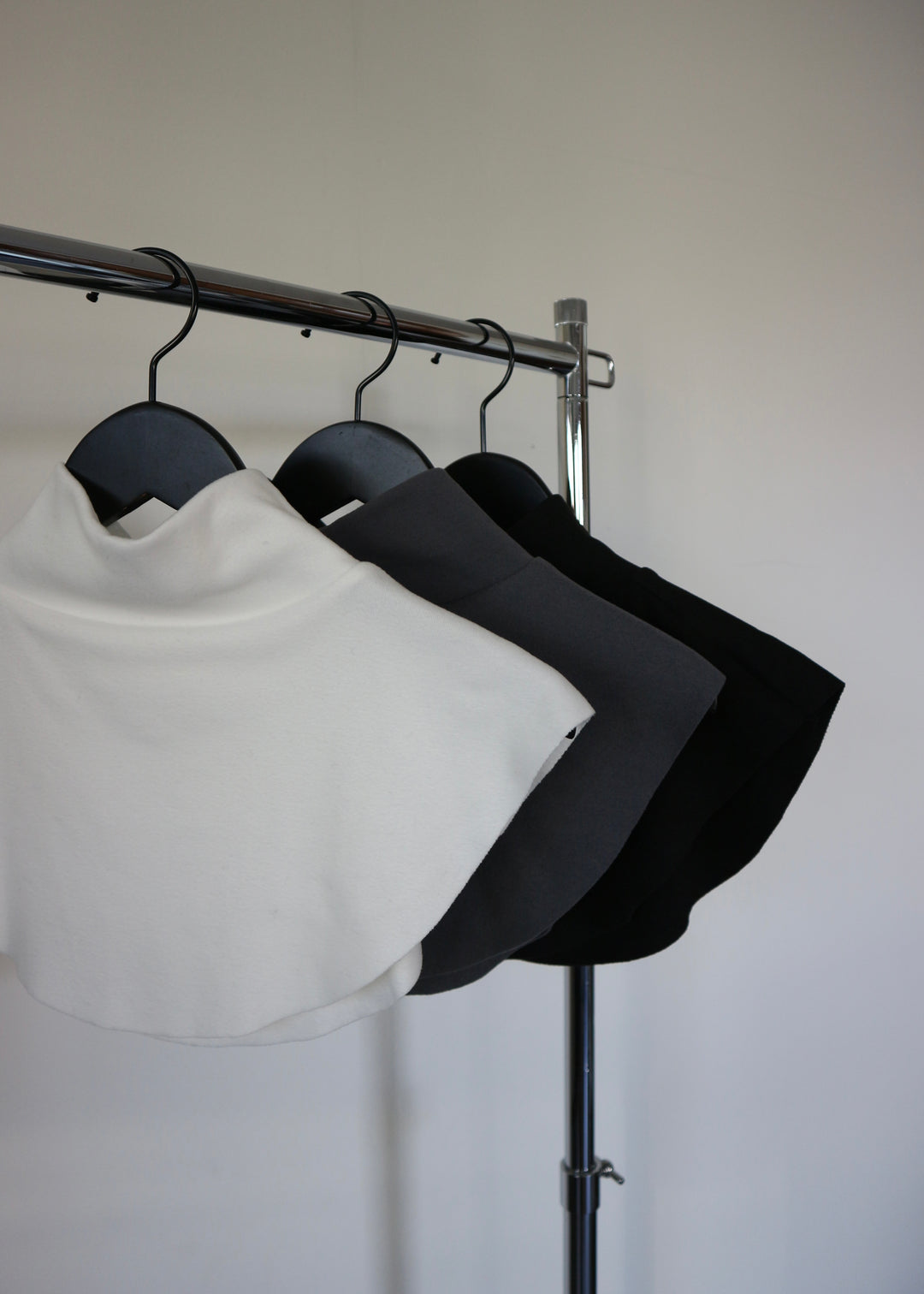 レイヤードハイネックカラー