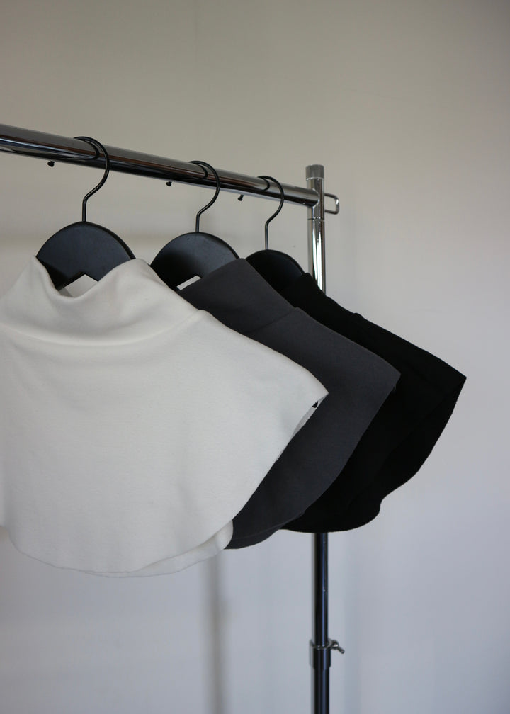 レイヤードハイネックカラー