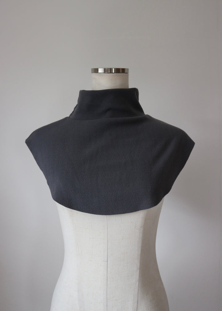 レイヤードハイネックカラー