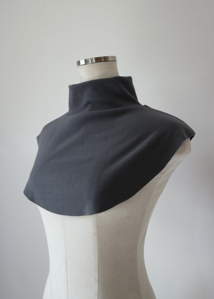 レイヤードハイネックカラー