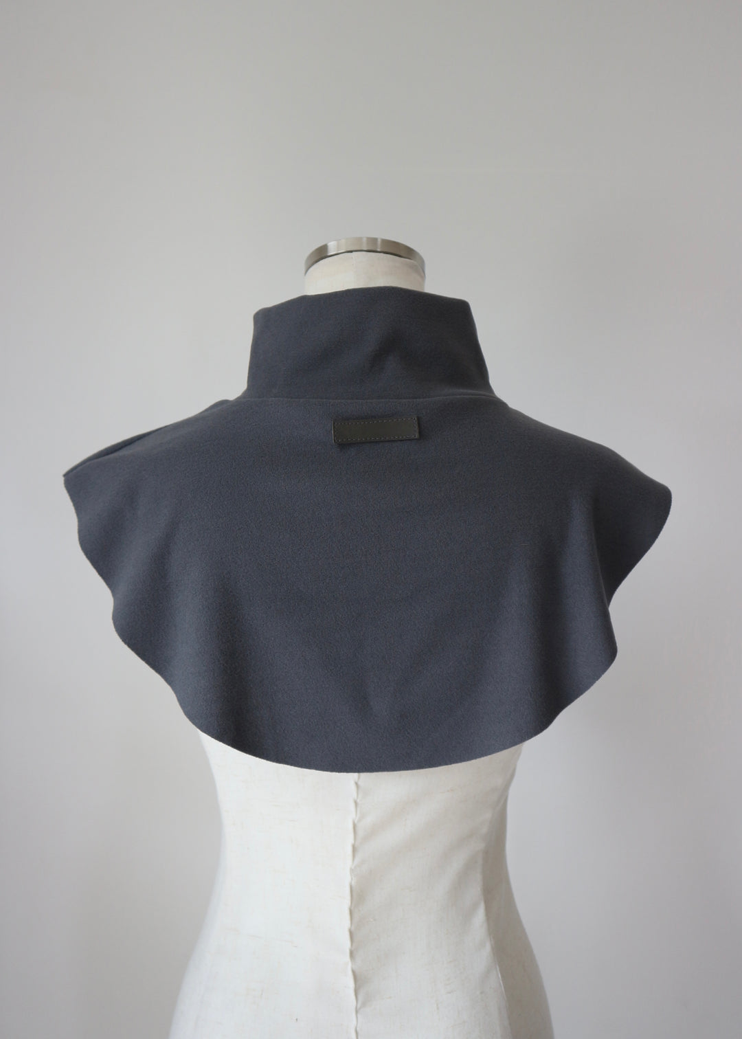 レイヤードハイネックカラー