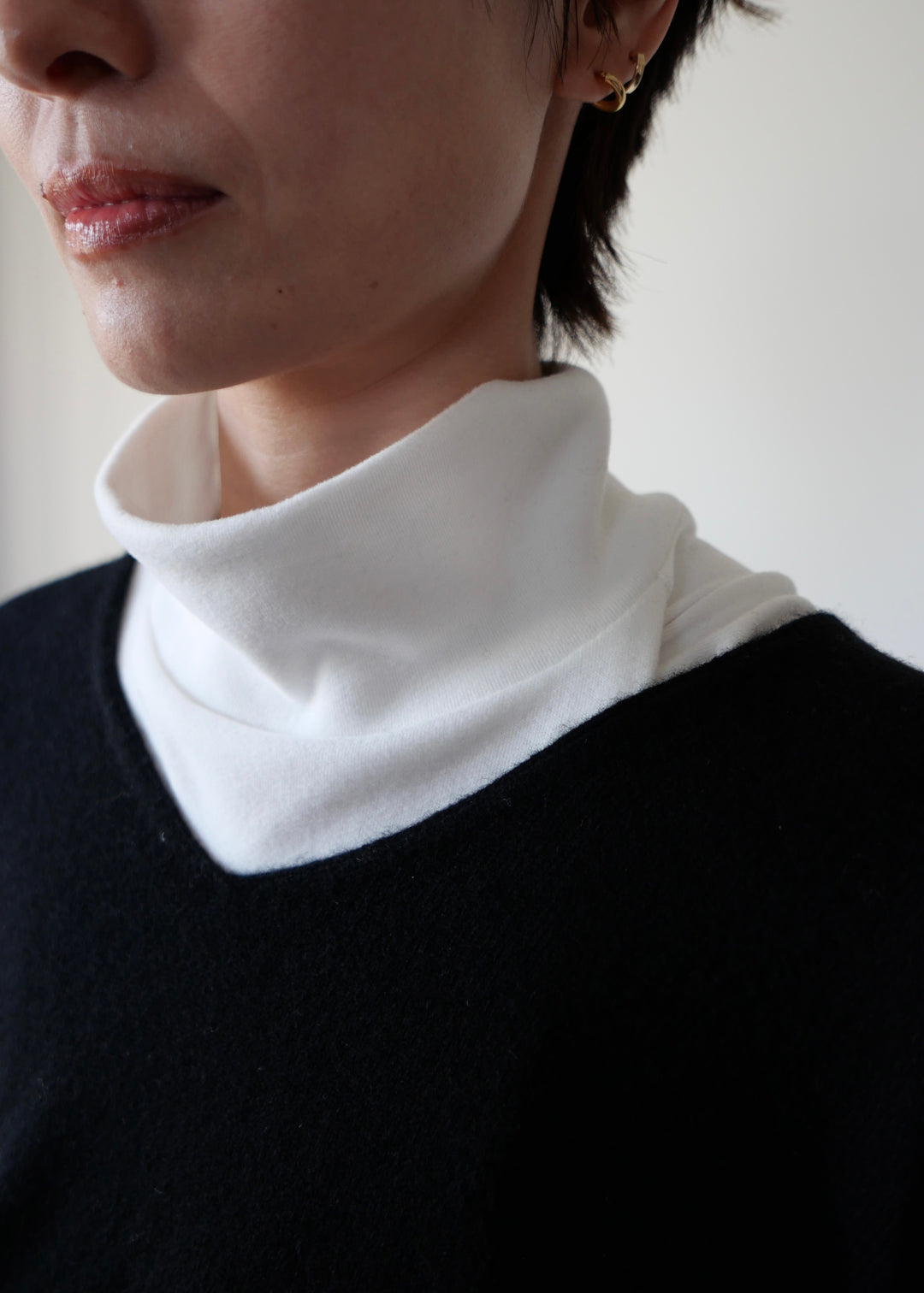 レイヤードハイネックカラー