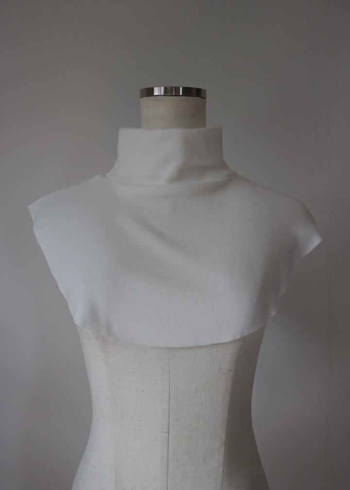 レイヤードハイネックカラー