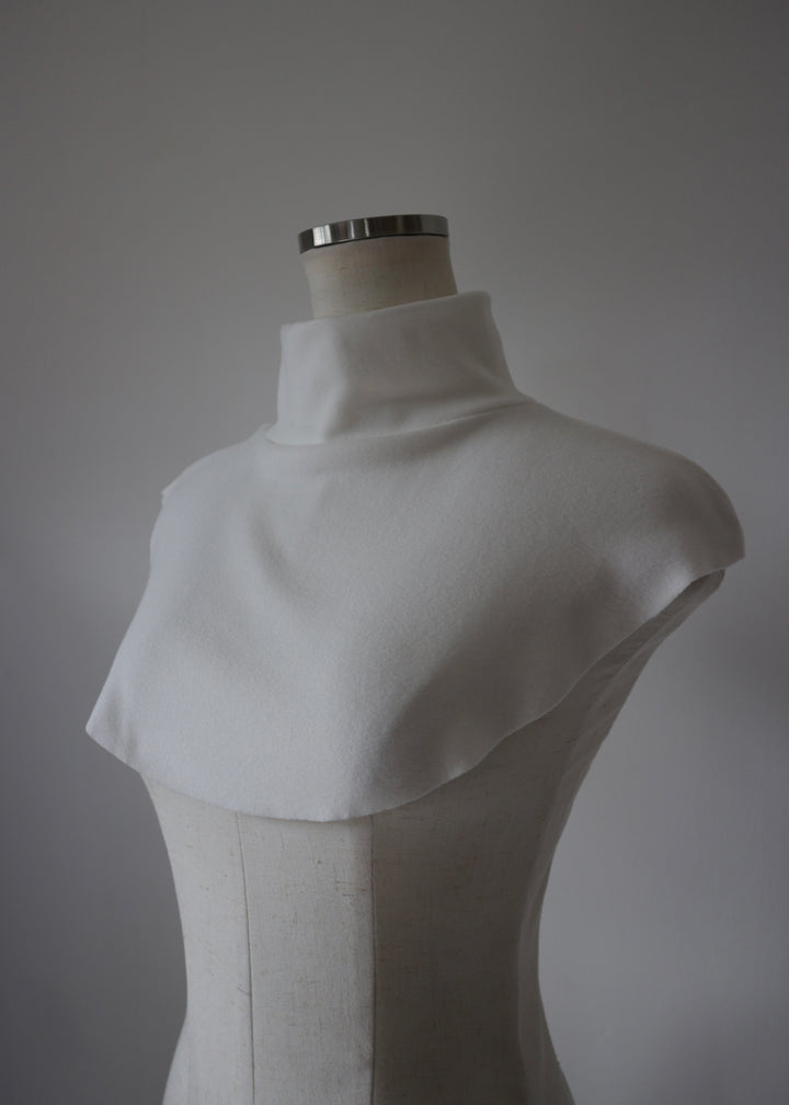 レイヤードハイネックカラー