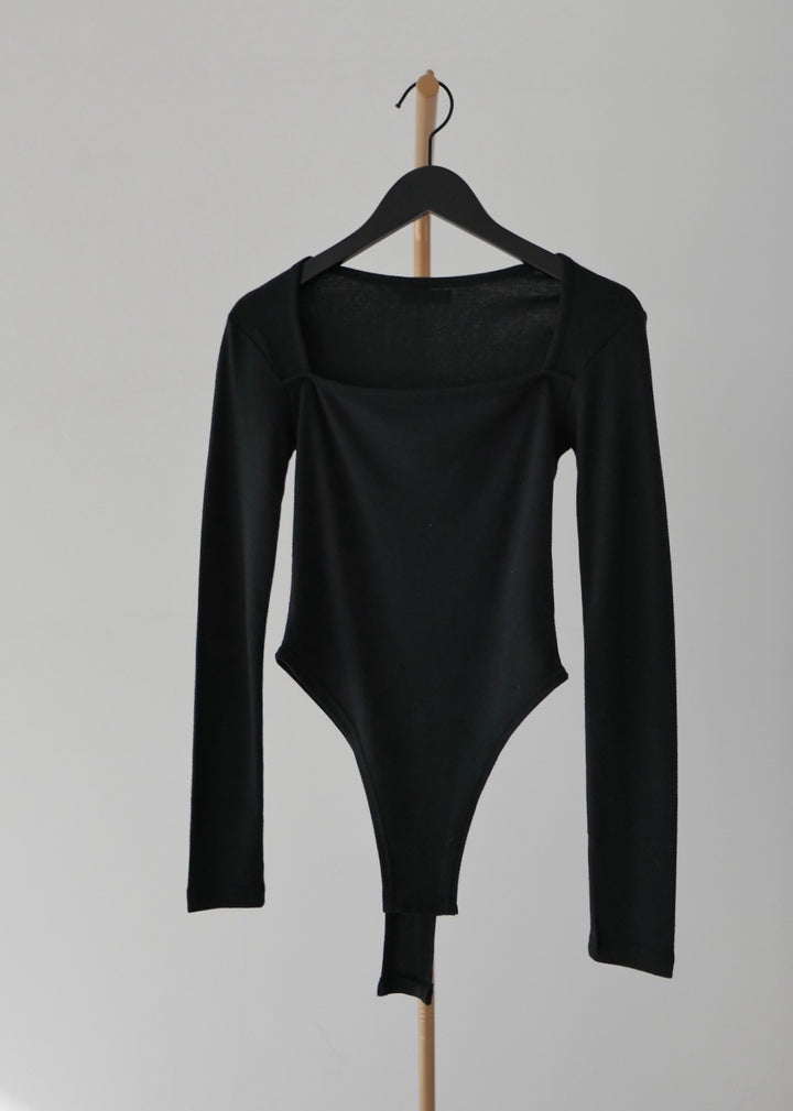 スクエアネックボディースーツ