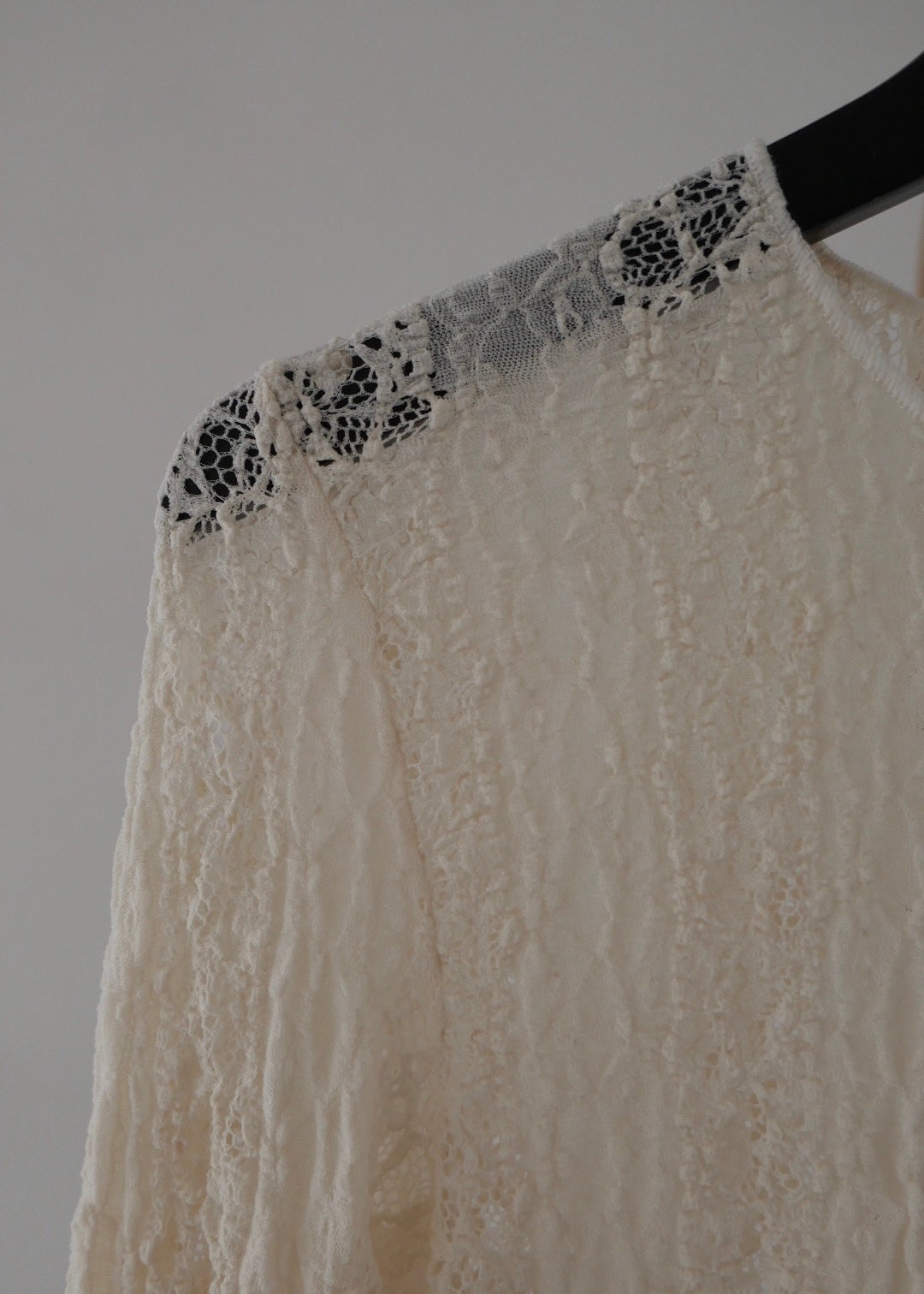 サイドスリットレーストップス