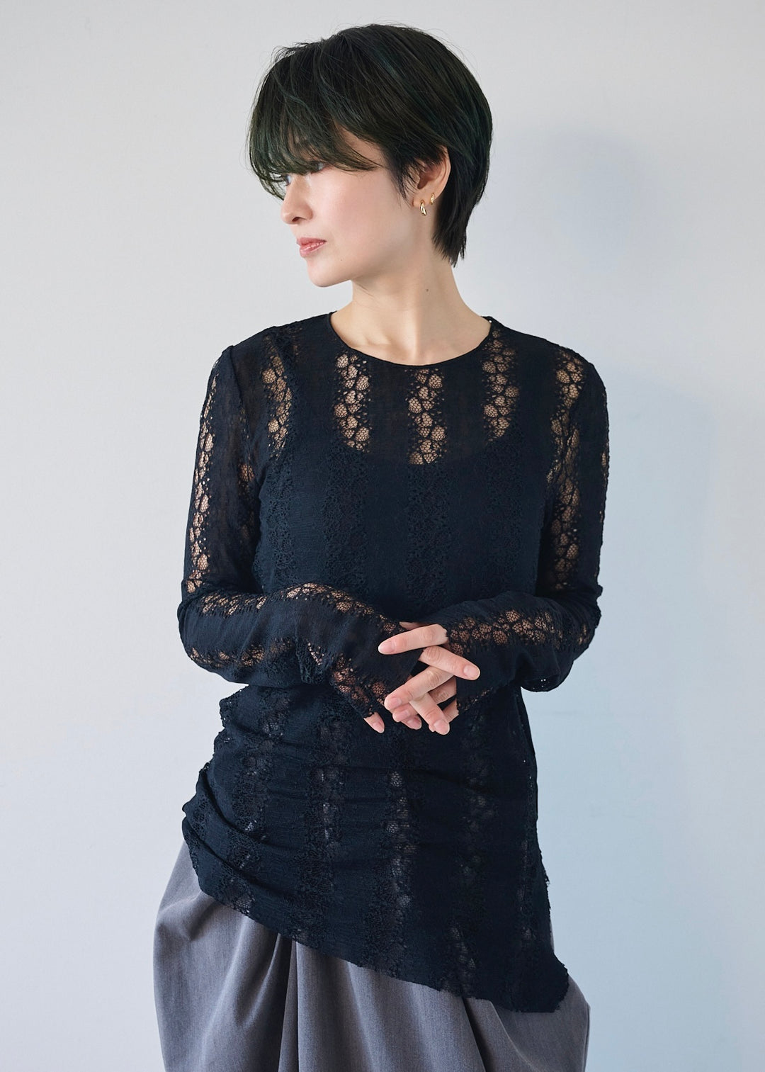 サイドスリットレーストップス