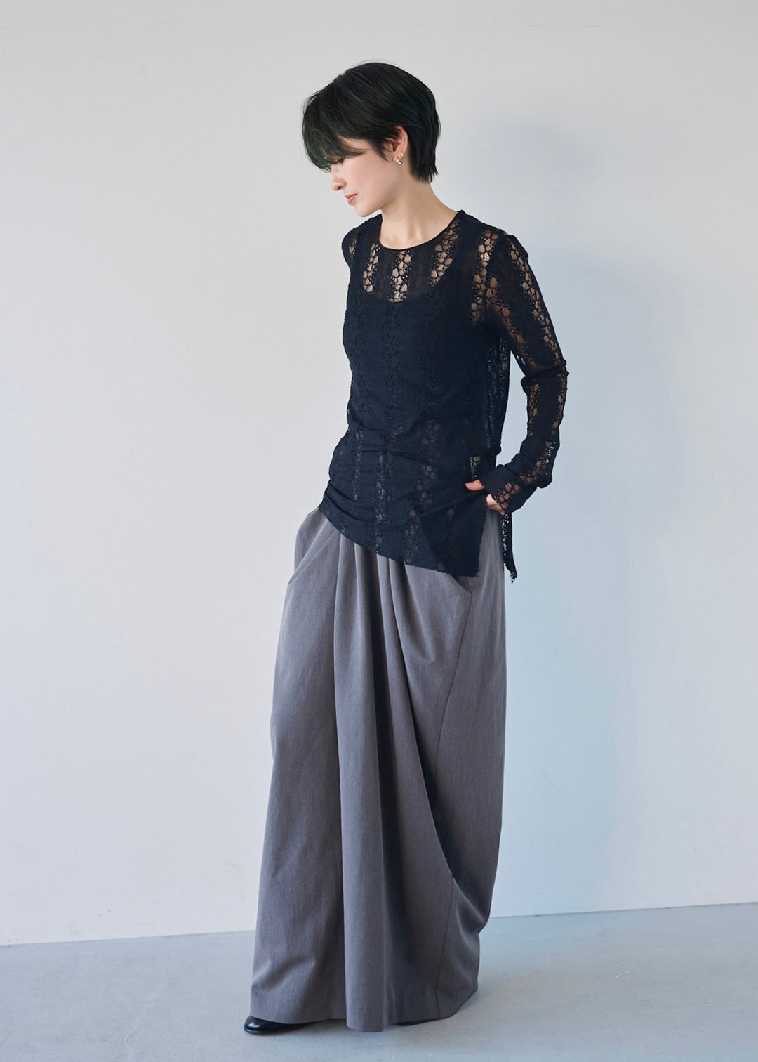 サイドスリットレーストップス