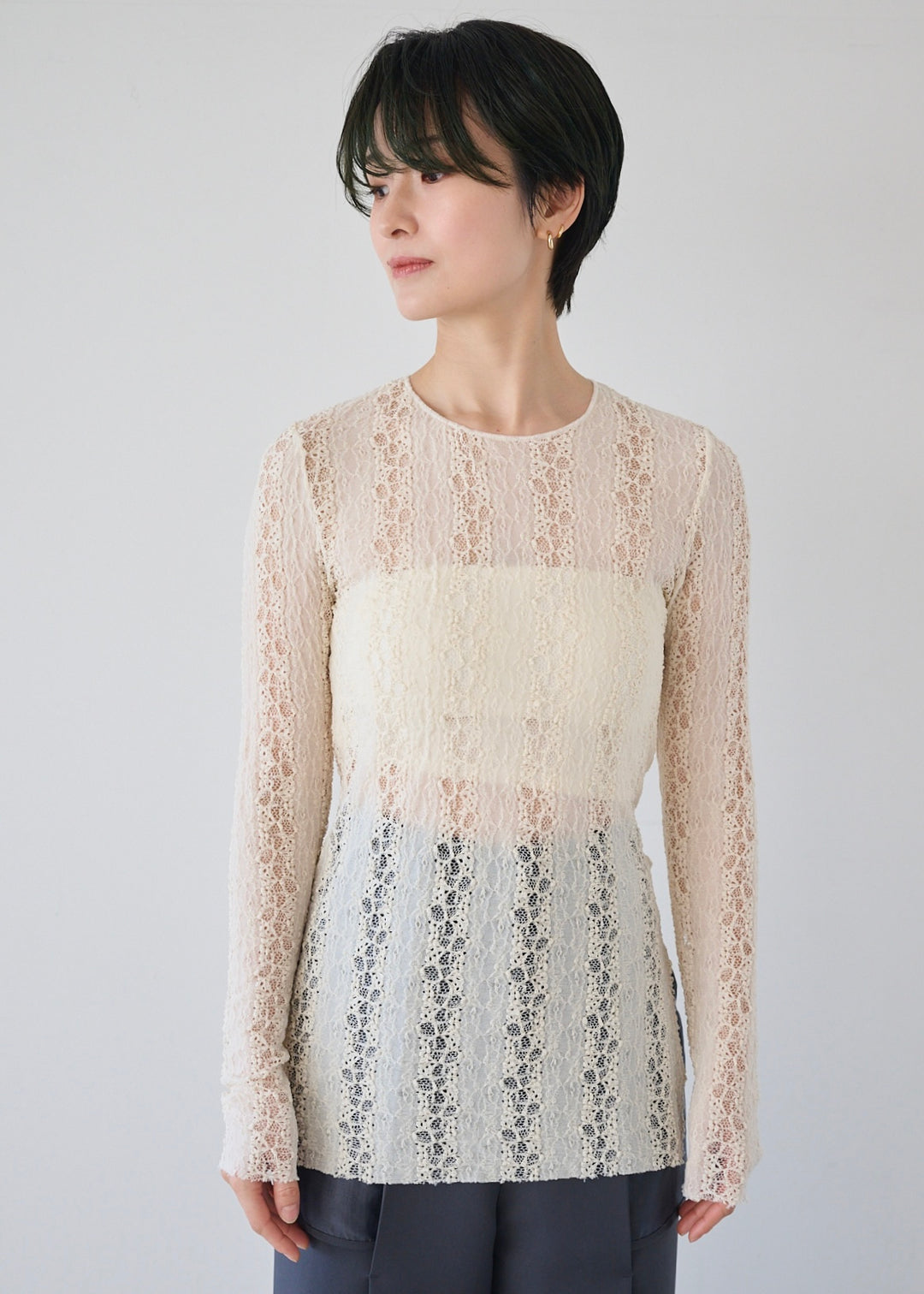 サイドスリットレーストップス