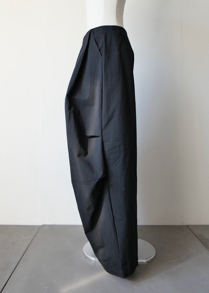 ドレープボリュームパンツ